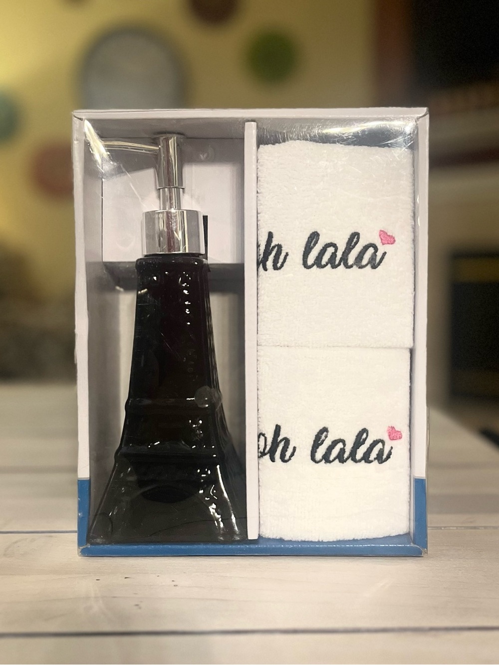 3 piece bath set: soap dispenser with Oh La La towels